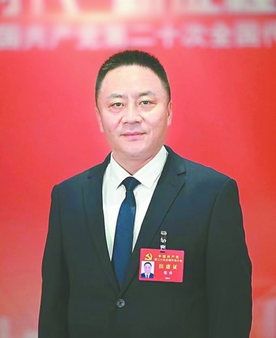 党的二十大代表、南京建邺市政工程建设有限公司养护科副科长张勇。 受访者供图