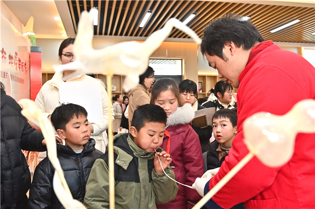 新春走基層魯冰花媽媽陪逛集市